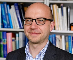 Roland Deutsch ist neuer Lehrstuhlinhaber für Psychologie an der Uni Würzburg.  (Foto: Petra Leckert)